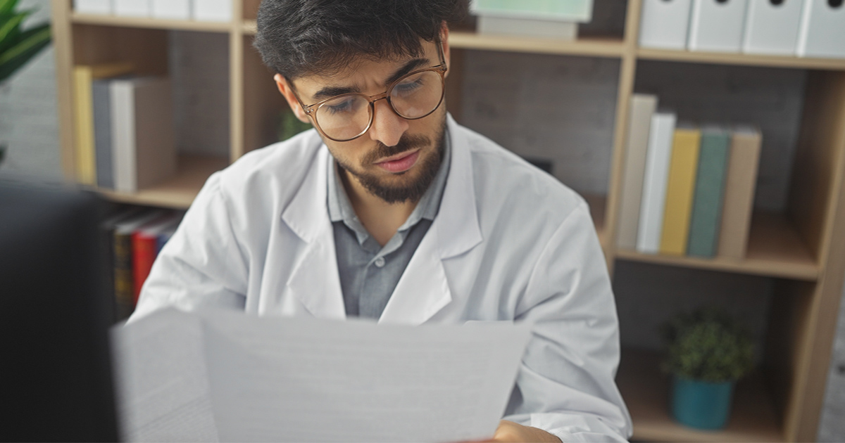 EB-1A vs NIW for researchers reviewing green card evidence, citations, and publications